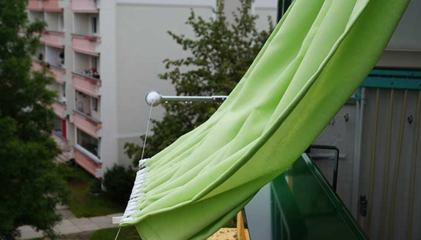 Terrassenbeschattung mit Outdoor Plissees und Seilspannsonnensegeln von